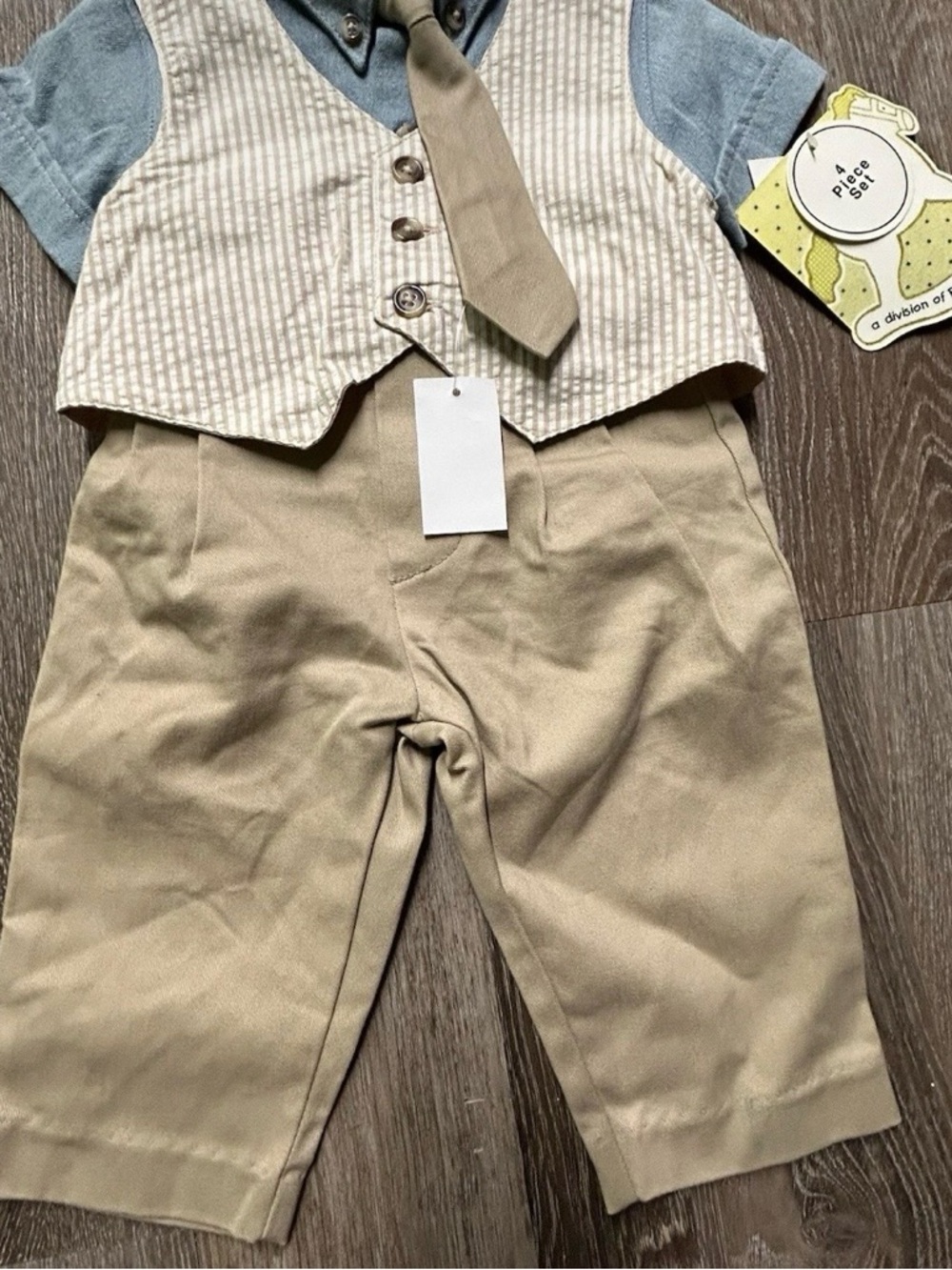 NWT Baby Boy Four Piece Clothing Set Polo Khakis Vest Tie Size 3-6 Months - Picture 3 of 4